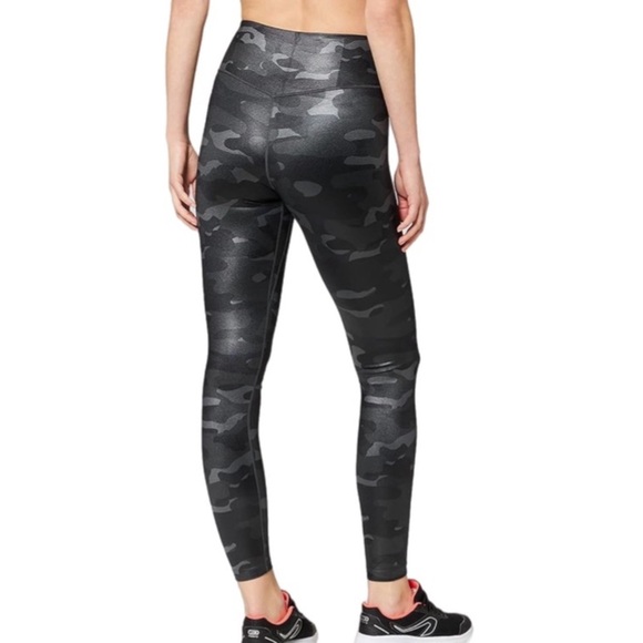 Nike Dri-fit One Mid-rise Leggings in Shiny Camo Size XS - Picture 3 of 12